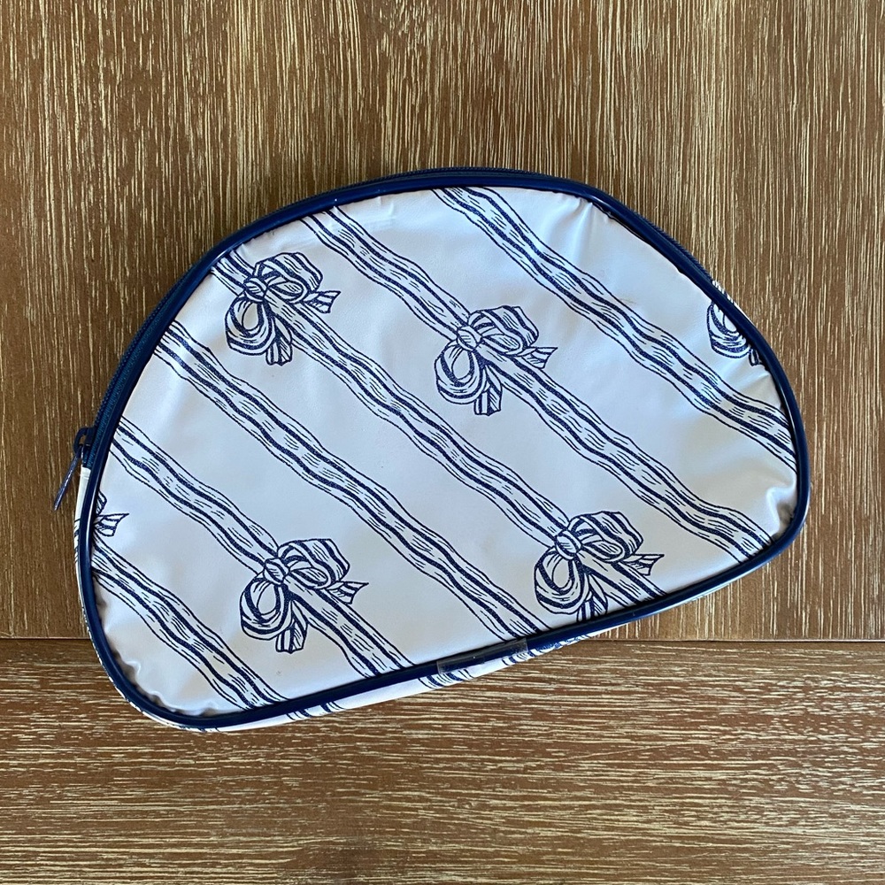 Small Vintage Ribbon & Bow Pattern Cosmetic Makeup Toiletry Bag 🎀